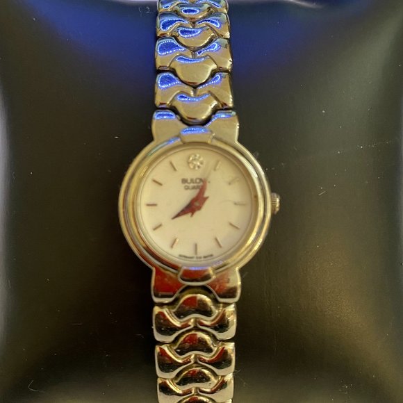 Bulova Watch with Quartz Movement and Water Resistance - Picture 1 of 4